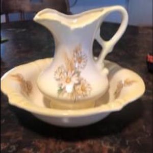Daisy & Wheat Pitcher & Wshbwl SIGNED (can or cam)